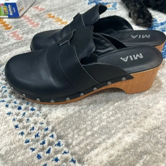 MIA Black Leather Clogs with Wooden Heels - Picture 3 of 5